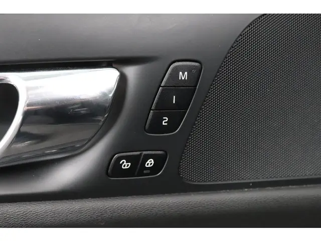 Volvo S60 2.0 T4 R-Design 2020 Benzine 24