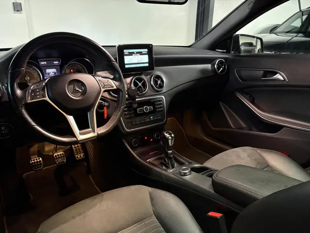 Mercedes-Benz CLA 200 PANO PDC AMG 2014 Benzine 3