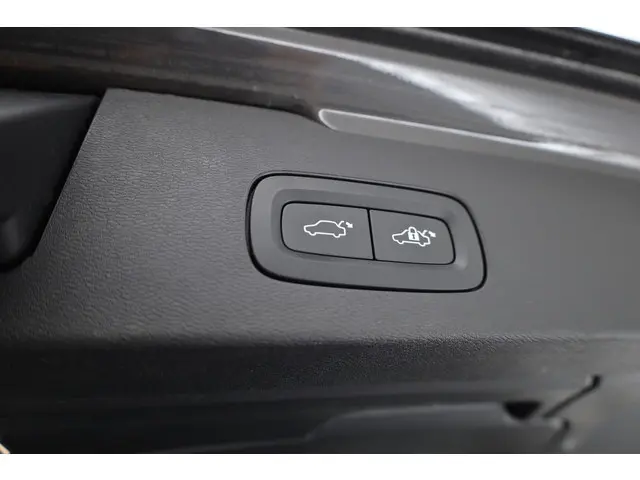 Volvo V60 T6 Recharge Plus Dark 2023 Hybride Benzine 31