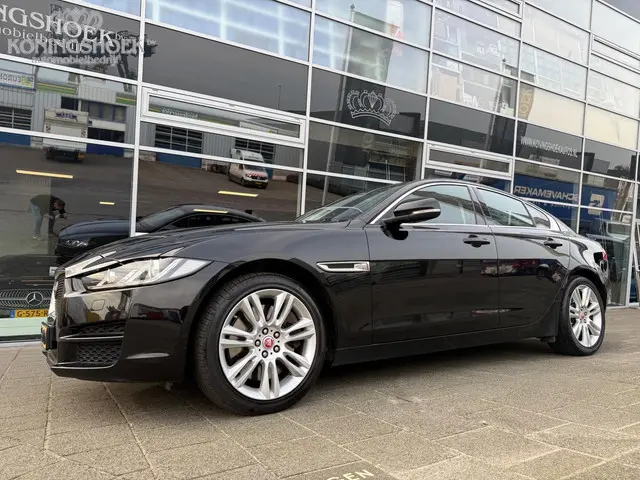 Jaguar XE 2.0t AWD Portfolio 2018 Benzine 15