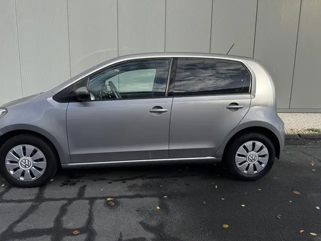 Volkswagen up! 1.0 BMT move up! 2018 Benzine 9