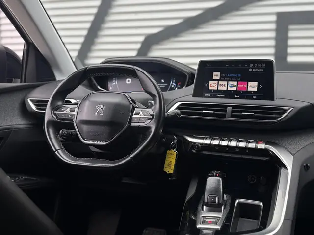 Peugeot 5008 1.2 PureTech Allure 2018 Benzine 17