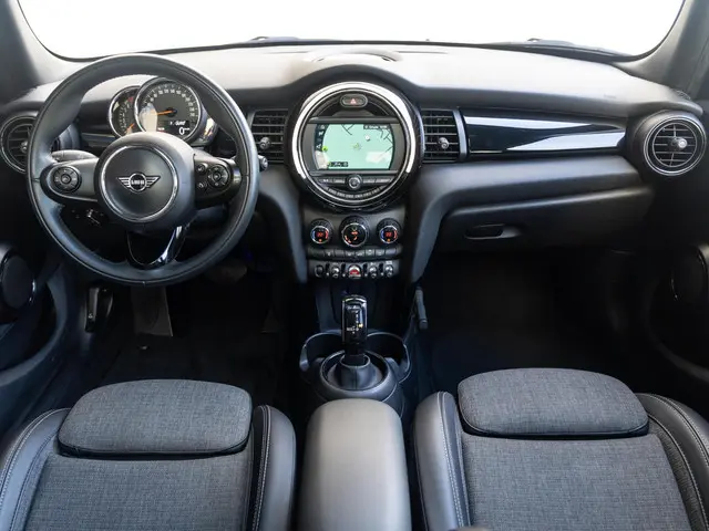 MINI 5-Deurs Cooper Aut. 2020 Benzine 7