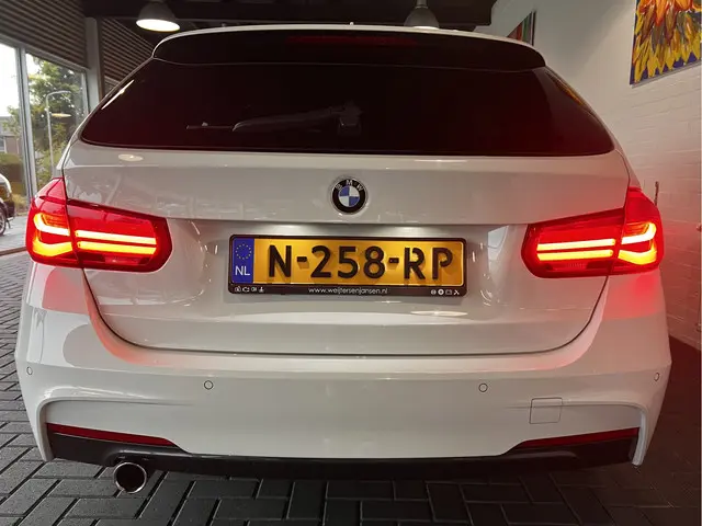 BMW 3 Serie Touring 318i M Sport 2019 Benzine 6