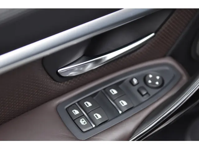 BMW 3 Serie 340i High Executive 2018 Benzine 15