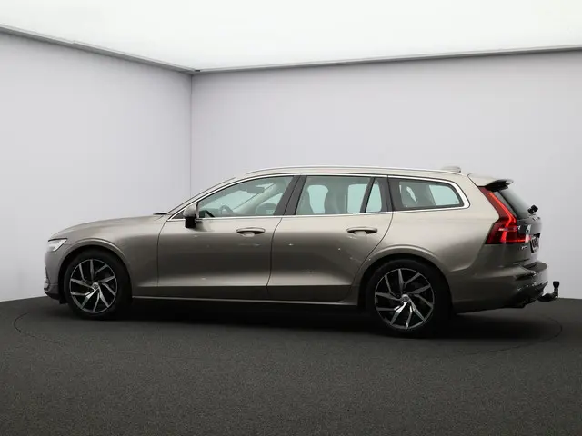 Volvo V60 2.0 T4 Momentum Pro 2020 Benzine 27