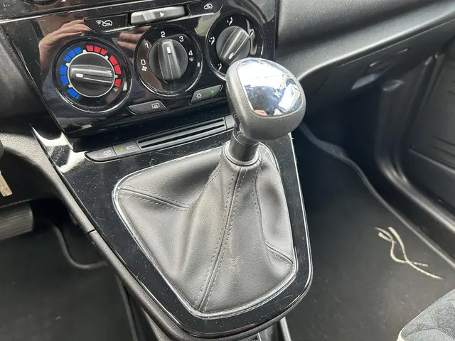 Lancia Ypsilon 0.9 TwinAir Opening Edition 2016 Benzine 17