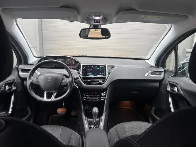 Peugeot 208 1.2 PureTech Allure 2017 Benzine 10