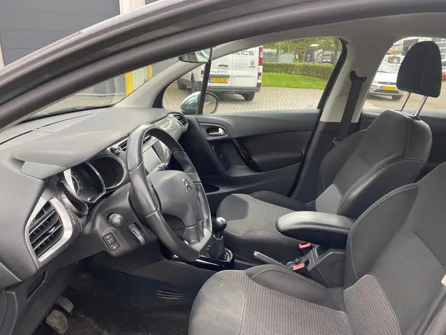 Citroën C3 1.2 VTi Collection / Navi / Clima / NAP 2014 Benzine 9