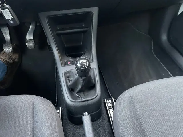 Volkswagen up! 1.0 BMT move up! 2017 Benzine 9