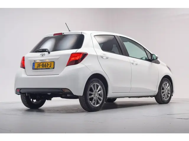 Toyota Yaris 1.3 VVT-i[5-Deurs Leder Navi] 2016 Benzine 32