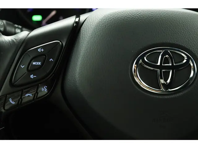 Toyota C-HR 1.8 Hybrid Dynamic 2017 Hybride Benzine 18