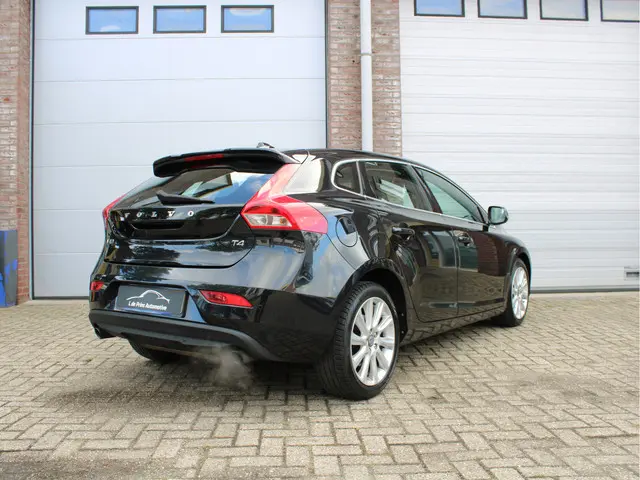 Volvo V40 1.6 T4 Momentum 2015 Benzine 3