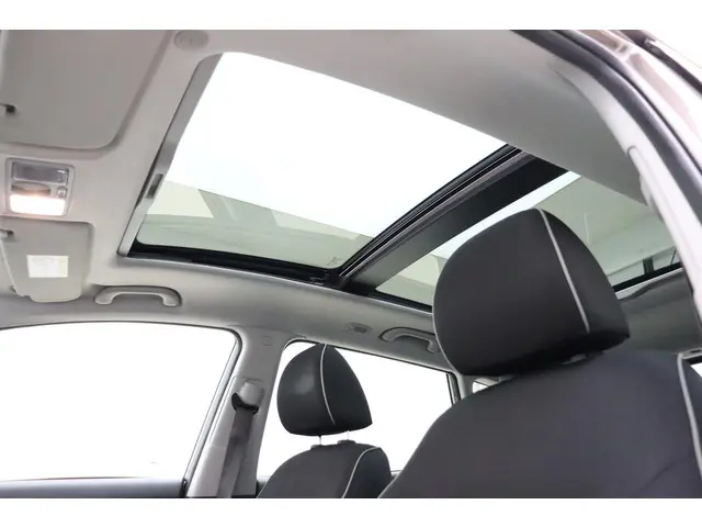 Kia Venga 1.4 CVVT 90pk Vibe 2015 Benzine 25