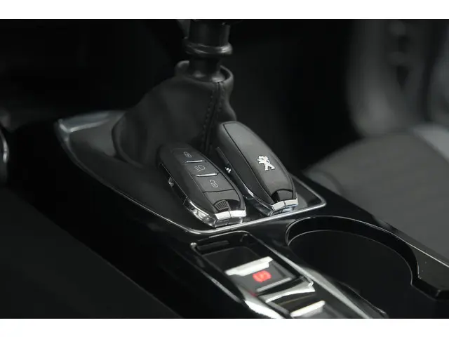 Peugeot 208 PureTech 100 Allure 2022 Benzine 15