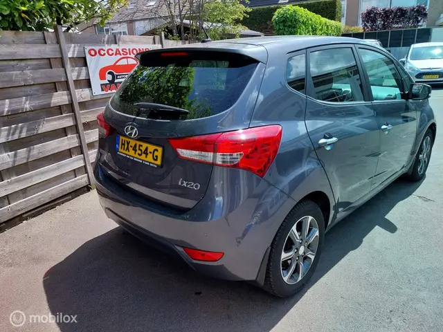 Hyundai ix20 1.6i Go! 2016 Benzine 3