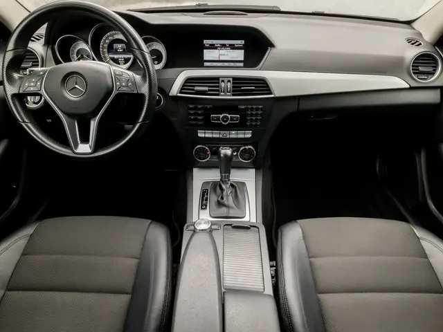 Mercedes-Benz C-Klasse Coupé 180 AMG Sport 2012 Benzine 6
