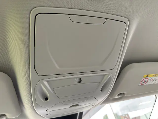 Ford C-MAX 1.5 Titanium 2018 Benzine 32