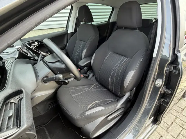 Peugeot 208 1.2 VTi Blue Lease 2012 Benzine 7