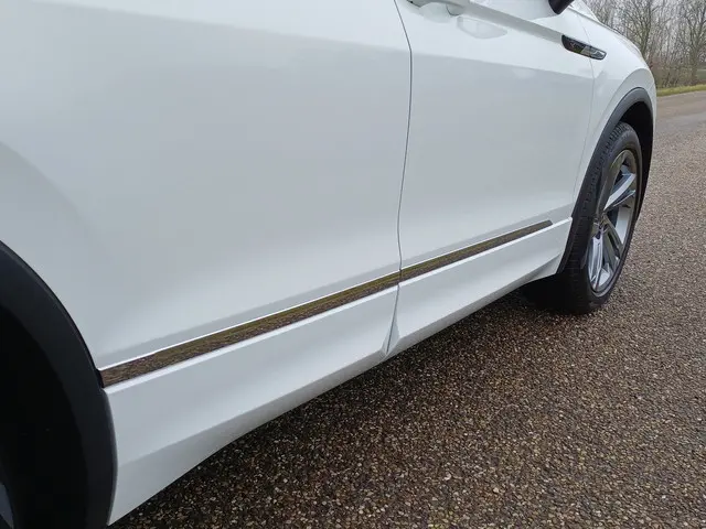 Volkswagen Tiguan 1.5 TSI R-Line Business+ 2023 Benzine 23