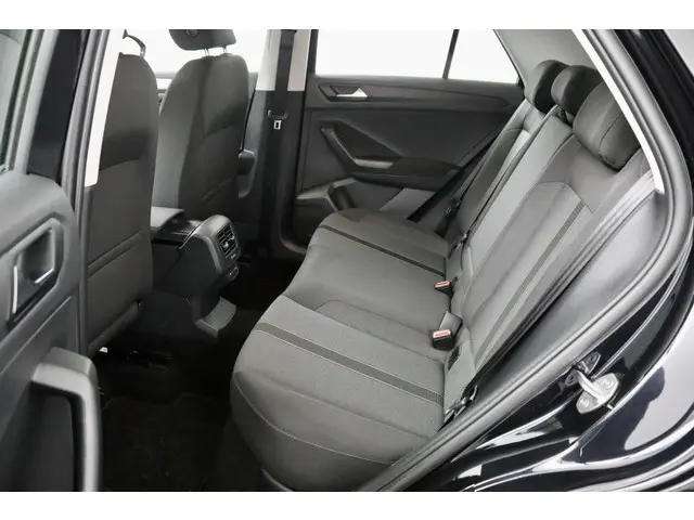 Volkswagen T-Roc 1.0 TSI Life zwart 2023 Benzine 14