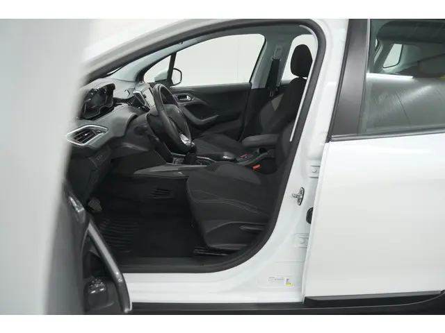 Peugeot 2008 PureTech 110 Blue Lion 2017 Benzine 23