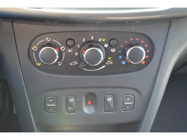 Dacia Logan MCV 0.9 TCe Prestige 2015 Benzine 14