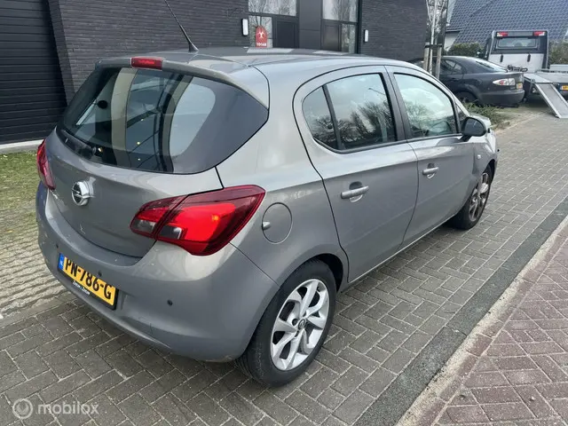 Opel Corsa 1.4 Cosmo Voorschade! 2015 Benzine 8
