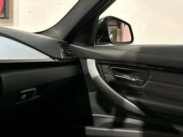 BMW 3 Serie Touring 320i M Sport Edition 2019 Benzine 27