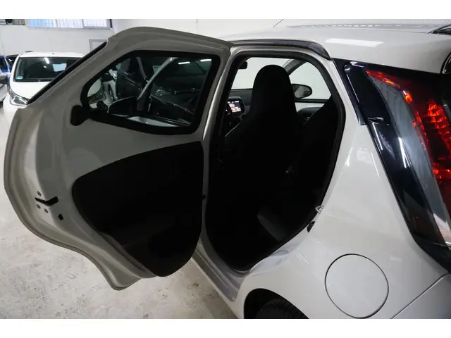 Toyota Aygo 1.0 VVT-i x-sport 2016 Benzine 27
