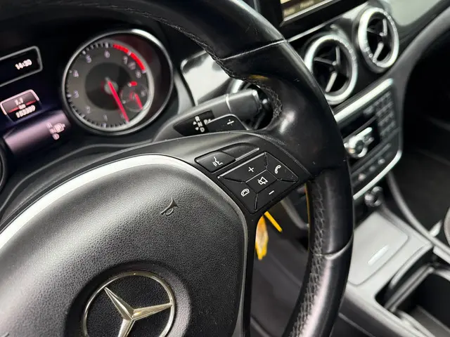 Mercedes-Benz CLA 200 Ambition 2013 Benzine 32