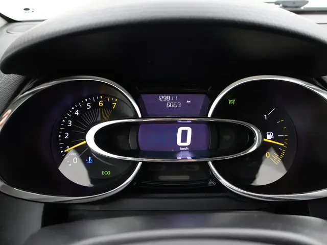 Renault Clio 0.9 TCe 5-DEURS + NAVIGATIE | LMV 2013 Benzine 24