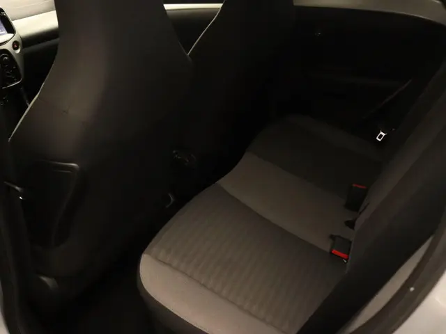 Toyota Aygo 1.0 VVT-i x-play 2018 Benzine 8