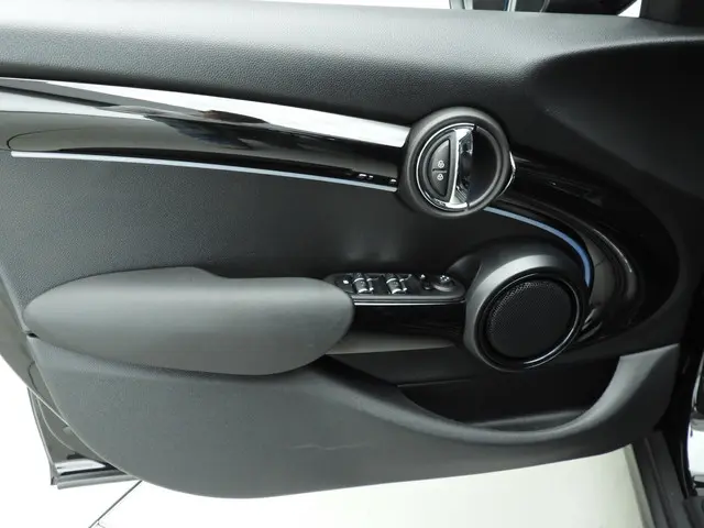 MINI 5-Deurs Cooper 2023 Benzine 19