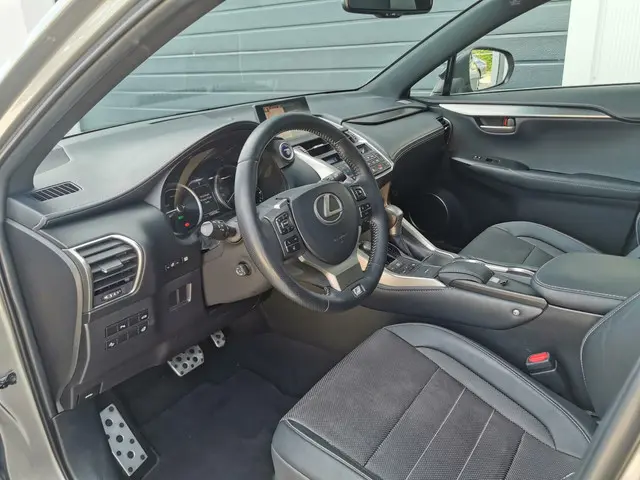 Lexus NX 300h AWD F Sport Line 2015 Hybride Benzine 3