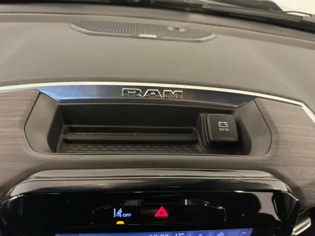 Dodge Ram 1500 5.7 V8 4x4 Crew Cab Laramie 2024 LPG/Gas 13