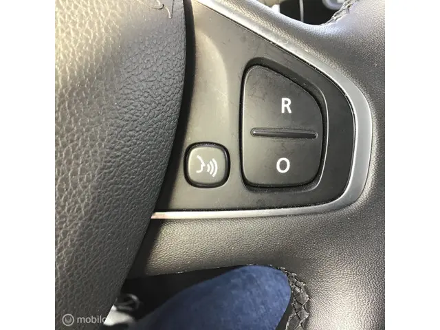 Renault Clio Estate 0.9 TCe Limited 2019 Benzine 18