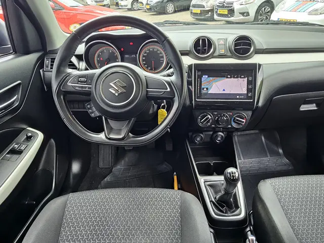 Suzuki Swift 1.2 Select NAVI TEL CAMERA LM 2018 Benzine 10