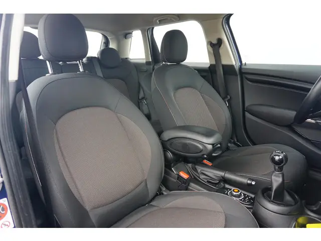 MINI 5-Deurs Cooper 2017 Benzine 7