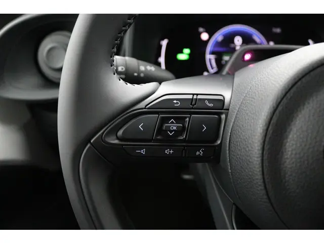 Toyota Aygo X Hybrid 115 play 2026 Hybride Benzine 19