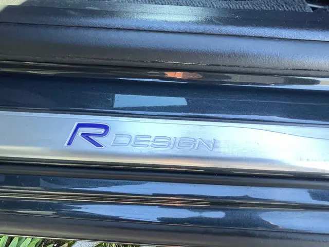 Volvo V60 1.5 T3 Nordic+ R-DESIGN AUTOMAAT 2017 Benzine 16