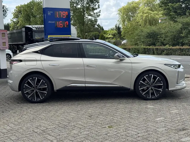 DS DS 4 E-Tense La Première 2022 Hybride Benzine 8