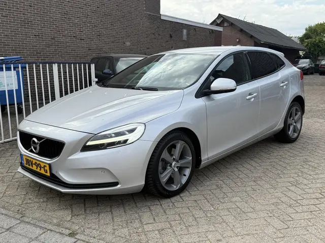 Volvo V40 2.0 T2 Momentum 2018 Benzine 2