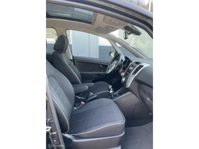 Kia Venga 1.4 CVVT Vibe 2015 Benzine 13