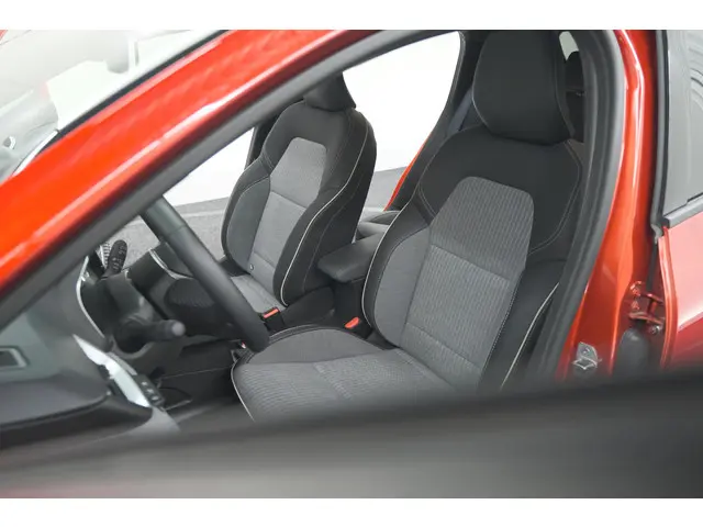 Renault Clio TCe 90 GPF Techno 2025 Benzine 32