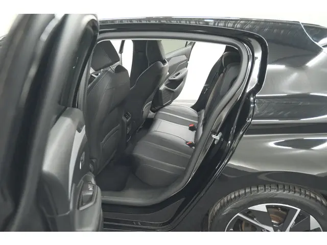 Peugeot 308 PureTech 130 Allure 2022 Benzine 29