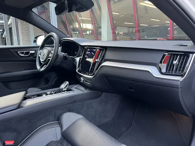 Volvo V60 2.0 B3 Plus Dark 2022 Hybride Benzine 36