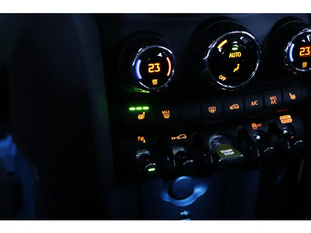 MINI Electric Cooper MINI Yours 33 kWh 2023 Elektrisch 19