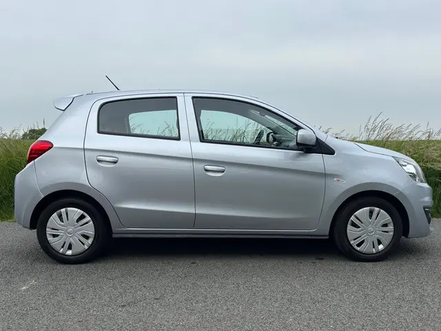 Mitsubishi Space Star 1.0 Cool+ 2016 Benzine 2