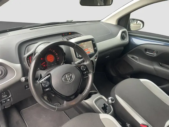Toyota Aygo 1.0 VVT-i x-play 2017 Benzine 10